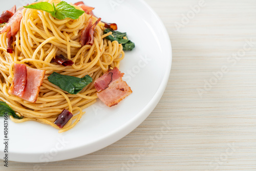 Stir-Fried Spaghetti With Dried Chili And Bacon