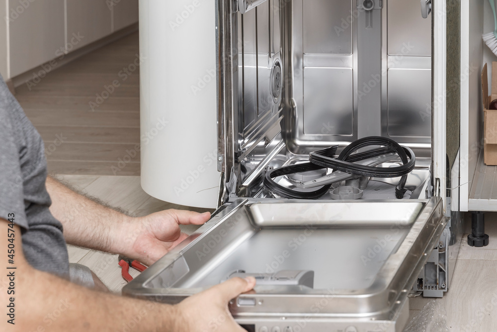 the master removed the rubber seals and disassembled the built-in dishwasher for repair the master removed the rubber seals and disassembled the built-in dishwasher for repair