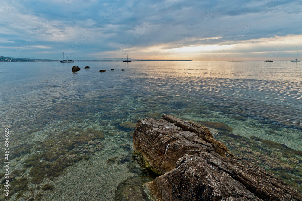 La Méditerranée, à l'Ile Sainte Marguerite, au large de cannes, French Riviera La Méditerranée, à l'Ile Sainte Marguerite, au large de cannes, French Riviera