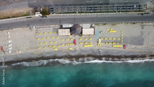 Ripresa Aerea dall'alto di Spiaggia con drone in 4K. (Liguria, Bussana) di 16 sec