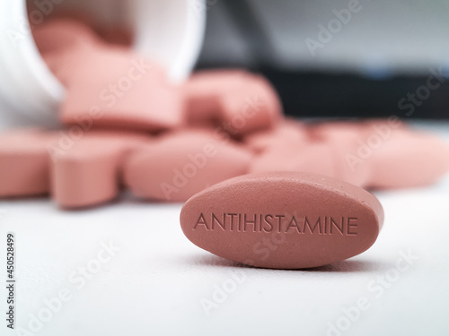 Antihistamine red pills photo