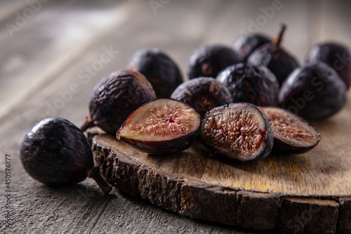 Black figs on round wood serving tray