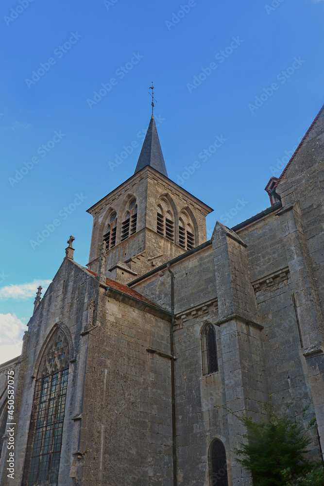 Bourgogne - Côte d'Or - Flavigny-sur-Ozerain - Tour carrée de l'Eglise saint-Genest