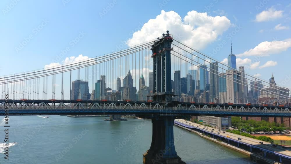 Rising Crane Shot Over Brooklyn Bridge Reveals the Epic New York City Skyline Rising Crane Shot Over Brooklyn Bridge Reveals the Epic New York City Skyline