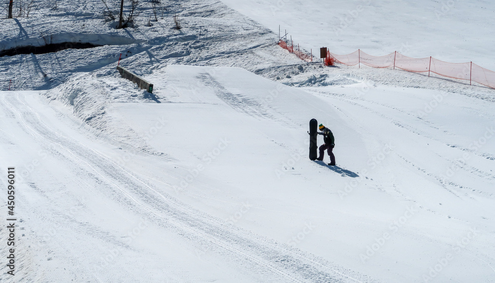 晴天の日本のスキー場のスノーパーク StockFoto Adobe Stock