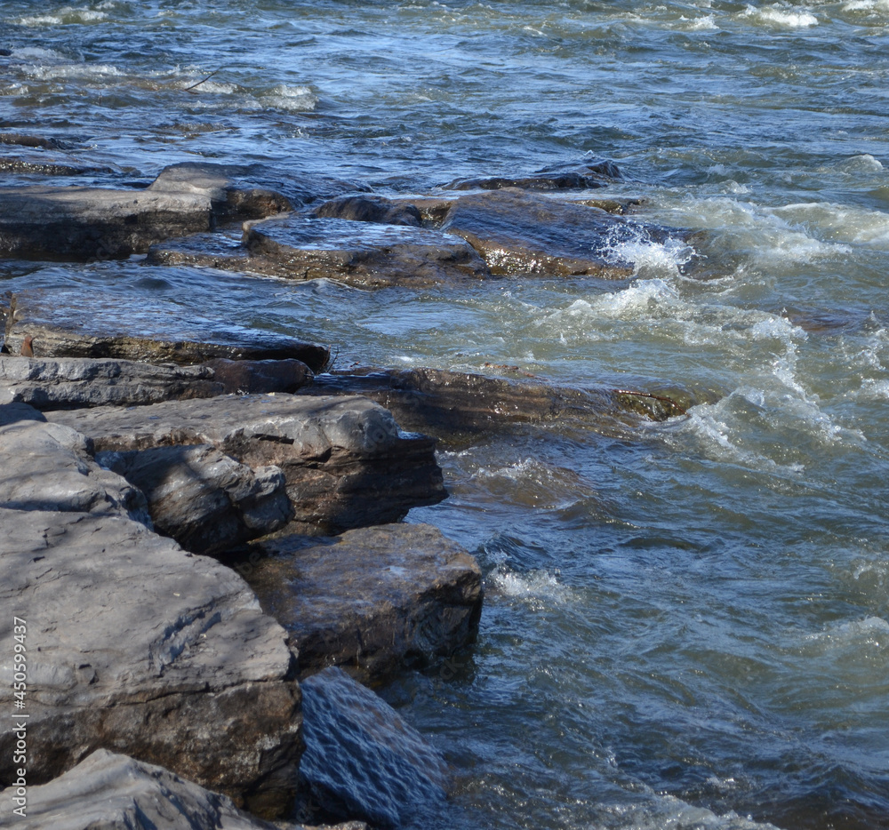 Obraz premium waves on the rocks