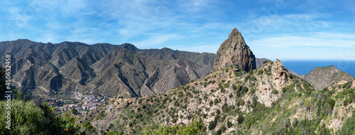La Gomera Panorama Landschaft - Berge am Roque El Cano mit Ort Vallehermoso im Tal photo