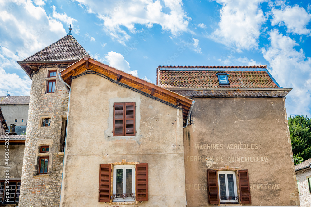 Dans les rues de Saint-Chef