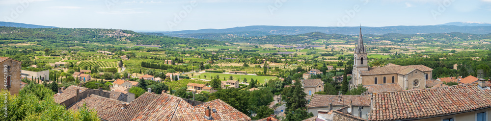 Bonnieux. Panorama sur la campagne du Lubéron depuis le village. Provence. France