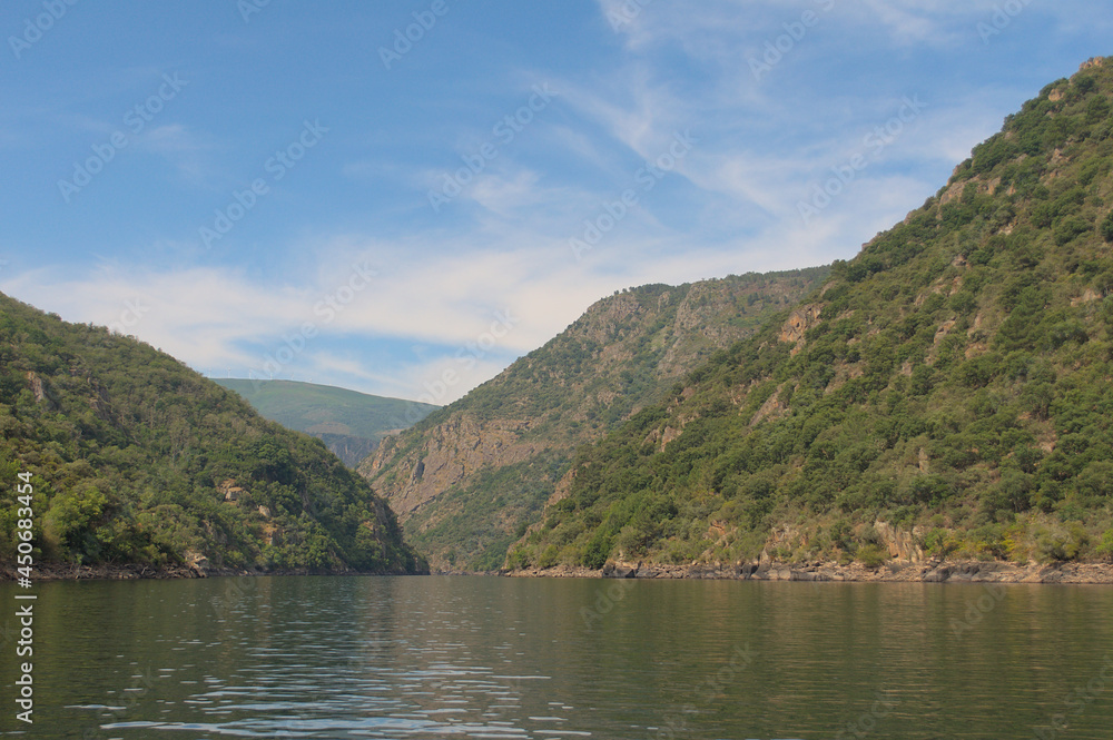 Route through the canyon of the Sil river. Route through the canyon of the Sil river.