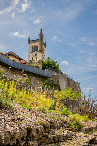 Eglise Saint-Symphorien dans le village de Morestel photo