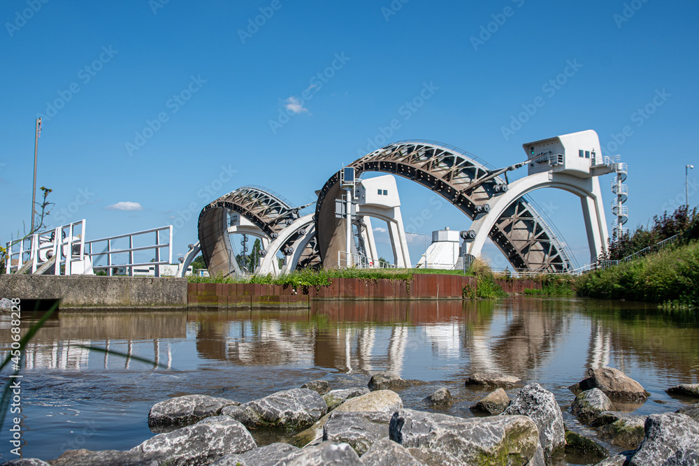 Obraz premium lock over the river