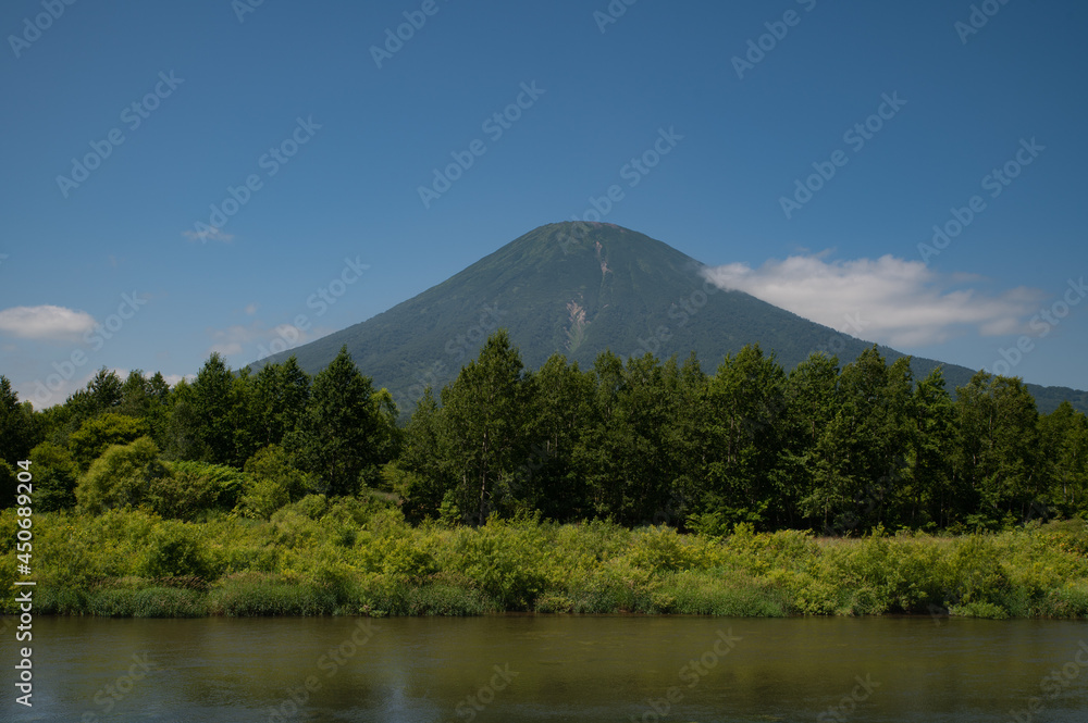 夏の羊蹄山のある風景 夏の羊蹄山のある風景