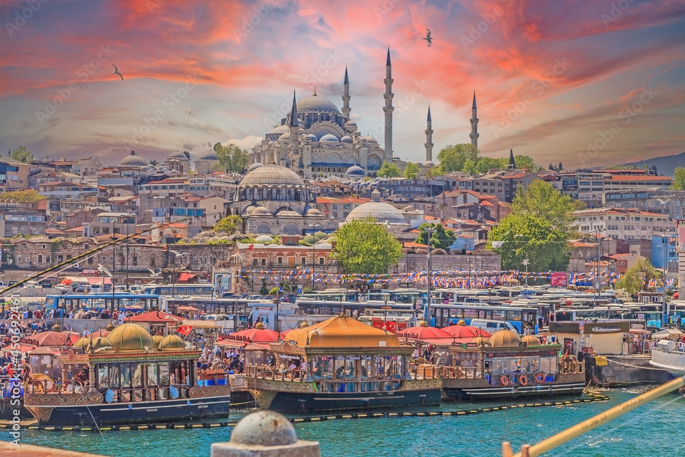 Fototapeta premium View from the Galata Bridge in Istanbul over the Bosphorus to the historic city center in the evening glow