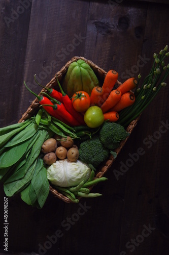 Fototapeta Naklejka Na Ścianę i Meble -  a basket of vegetables