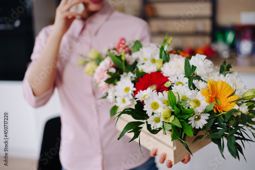 Fototapeta Naklejka Na Ścianę i Meble -  Online flower delivery. online store of flowers and bouquets. The flower business. Selling fresh flowering compositions