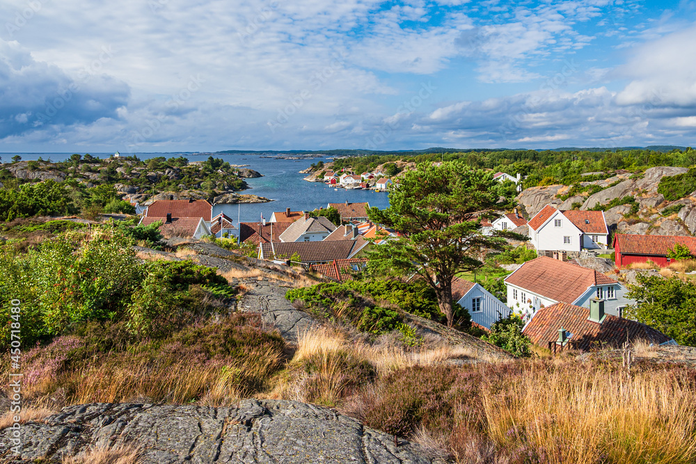 Fototapeta premium Blick auf das Dorf Brekkestø in Norwegen
