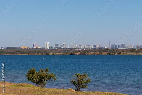 Brasília vista do Lago Paranoá.
