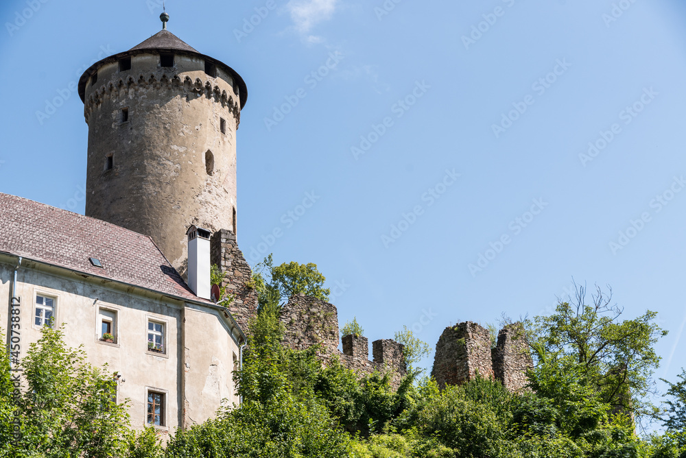 Burgruine und Schloss Wildberg, Austria