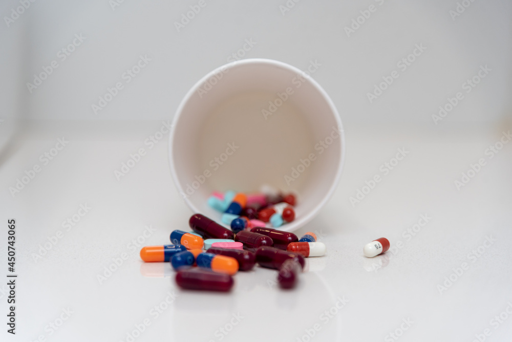 Caja de medicamentos antidepresivos Vector de stock por ©elenabs 149685376