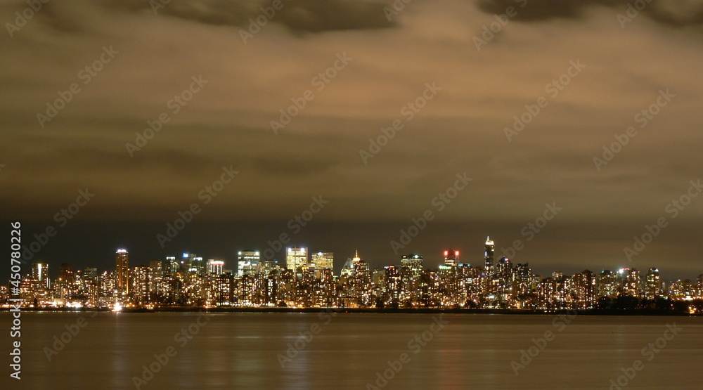 Obraz premium Downtown night scene, Vancouver, British Columbia, Canada