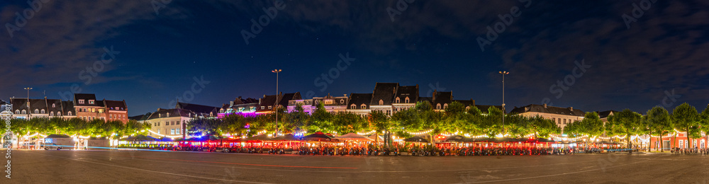 Maastricht vrijthof by night