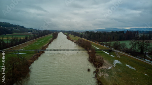 Drohnenflug   ber der Thur bei Hochwasser