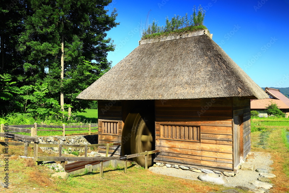 Obraz premium 岩手県遠野市 夏の山口の水車小屋