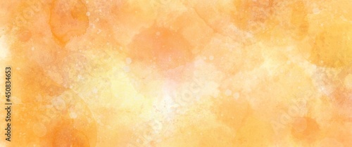 にじみが綺麗な淡いオレンジ色の水彩画風の背景イラスト