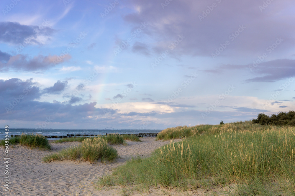 Ostsee Strand mit Regenbogen
