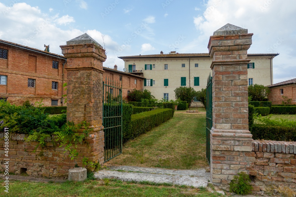 Holiday in the Tuscany, close to Siena old farm house