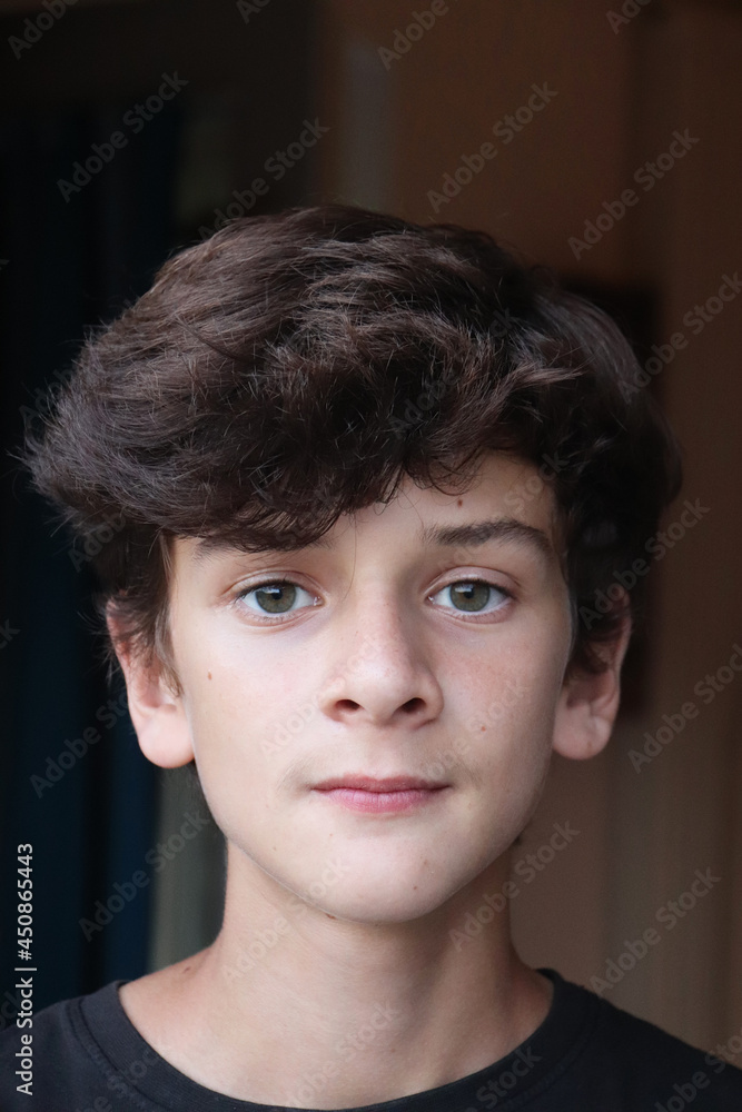 RITRATTO DI ADOLESCENTE RITRATTO DI ADOLESCENTE