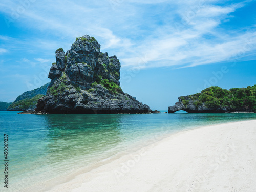 White sand beach rock formation island with turquoise water. Sam Sao Island  Mu Koh Ang Thong  near Samui  Thailand.