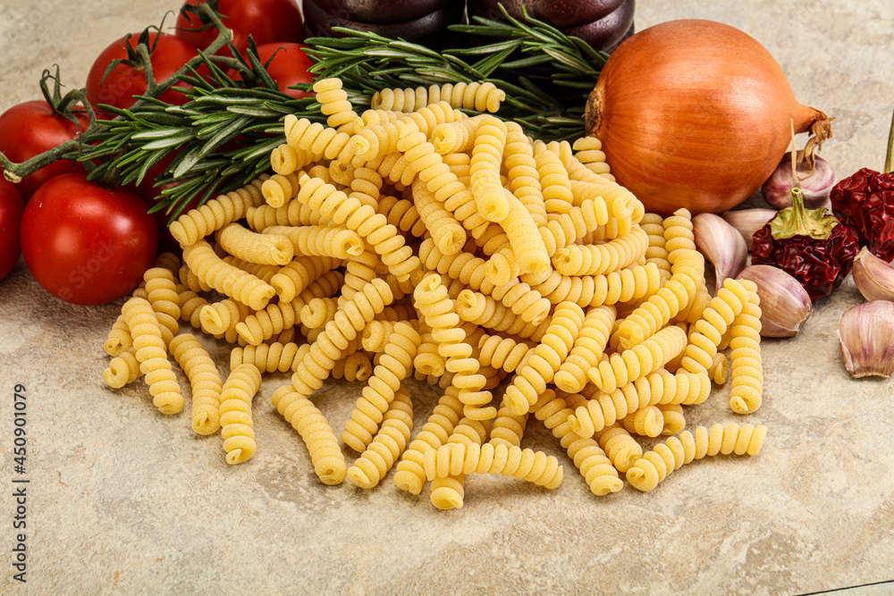 Raw Italian wheat pasta - Fusilli Raw Italian wheat pasta - Fusilli