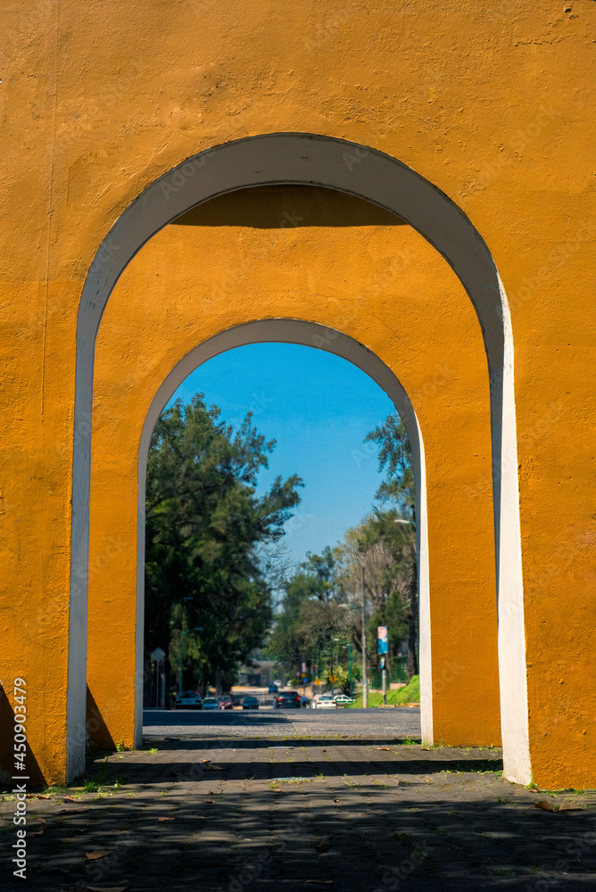 Fototapeta premium Arcos universitarios en la Universidad Veracruzana en Xalapa, Veracruz