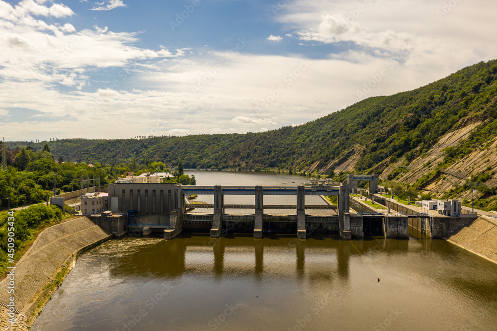 Valley dam reservoir 