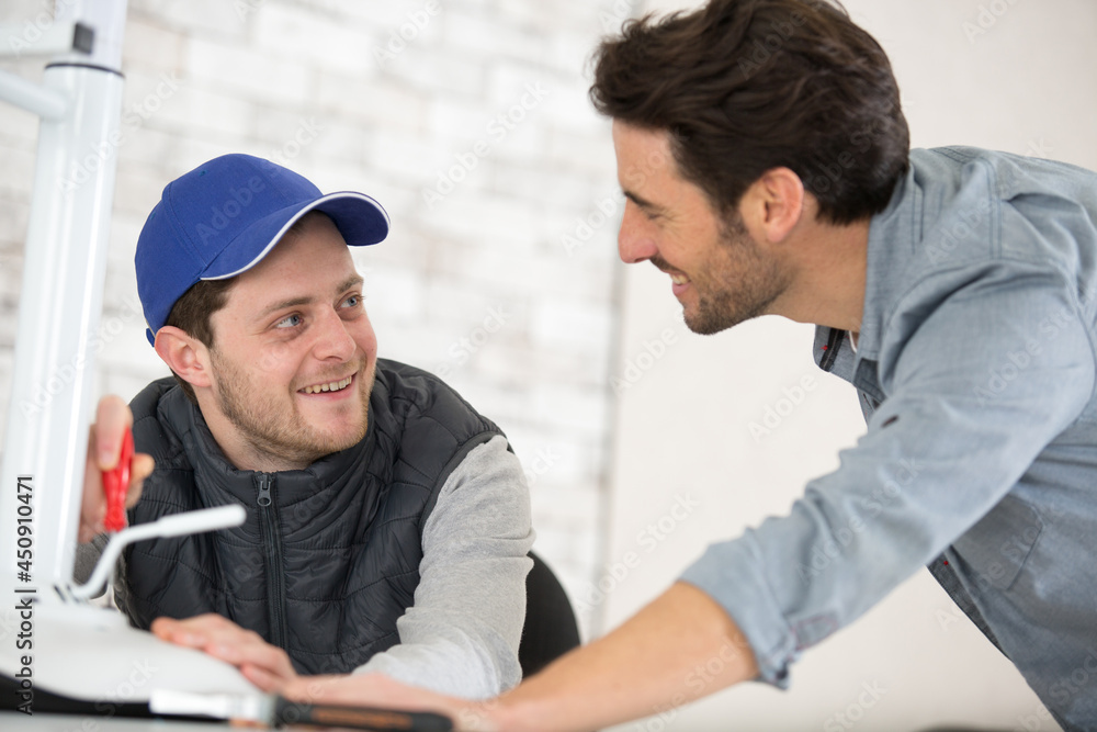 Obraz premium man as a craftsman apprentice