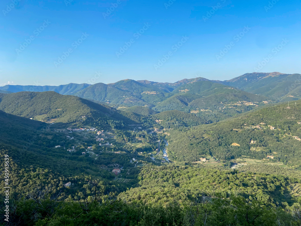 Fototapeta premium Montagne cévenole, vue aérienne, Cévennes