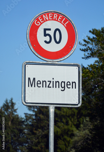 Ortsschild von Menzingen, Kanton Zug, Schweiz