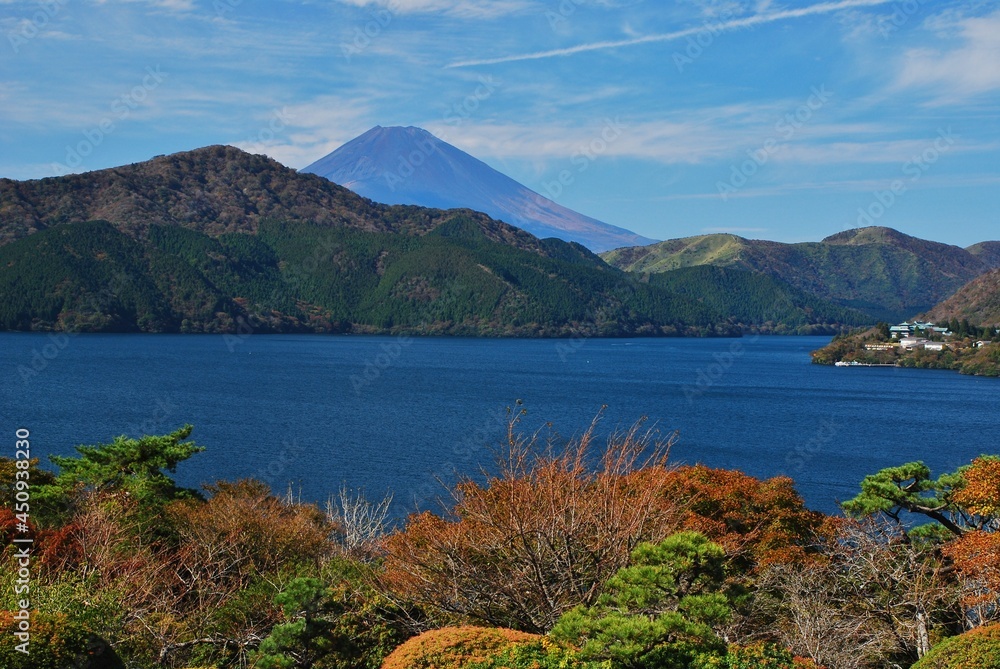 箱根　芦ノ湖から望む富士山