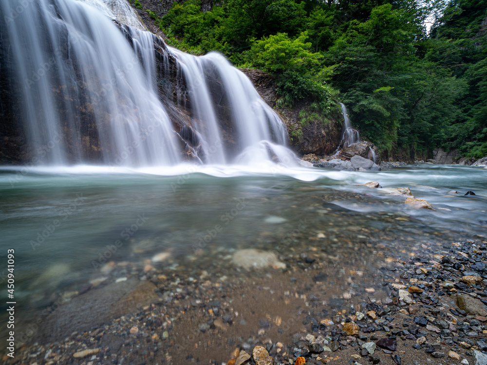 Obraz premium 夏の姥ヶ滝の美しい風景