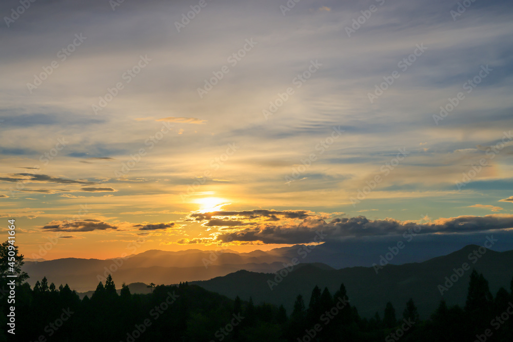 夏の裏磐梯の美しい夕陽