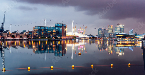 Canvas Print london royal victoria station