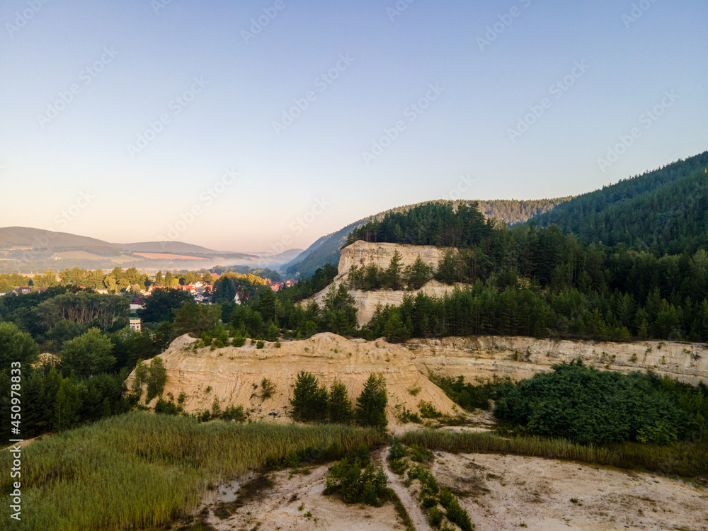 Obraz premium The sand hills in Saalfeld are not only a testament to the regional industrial history, where sand and sandstone were mined in the 19th and 20th centuries