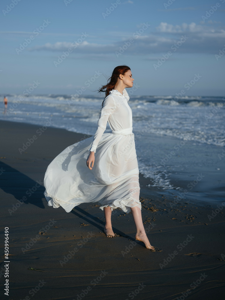 pretty woman in white dress beach ocean lifestyle luxury Stock-Foto | Adobe  Stock