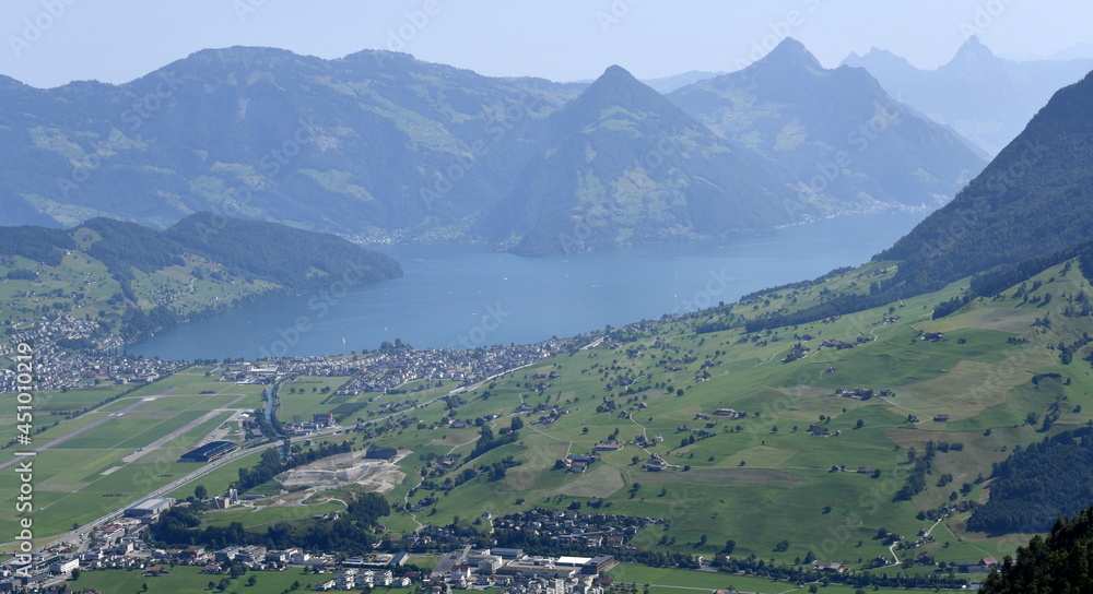 Naklejka premium lac des quatre-cantons vu du stanserhorn