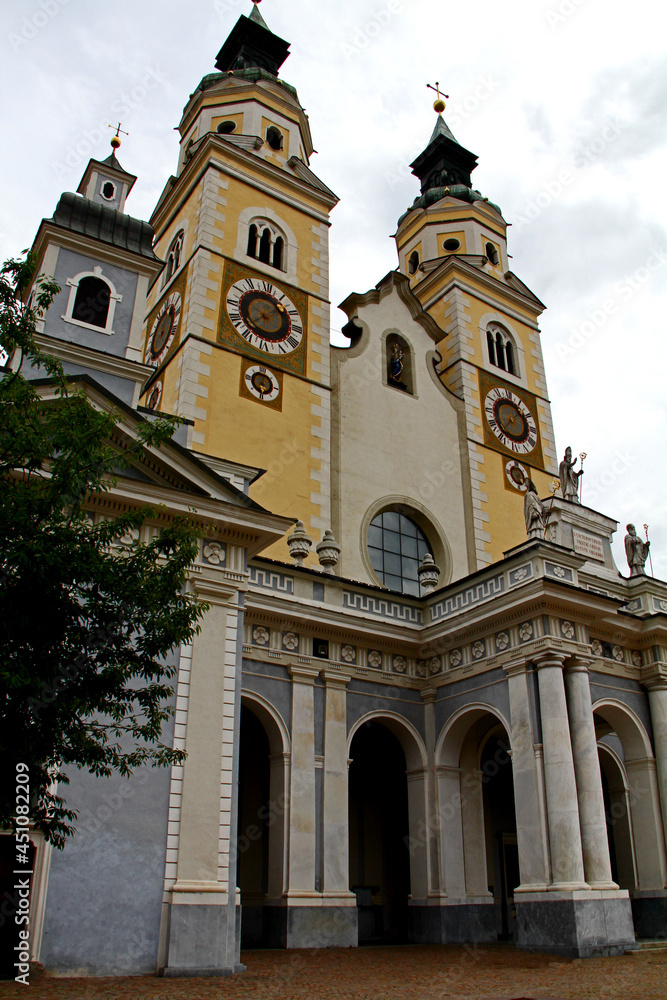facciata e campanili del duomo di Bressanone