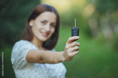 Obraz na płótnie Young beautiful girl holding car keys in hand
w salonie