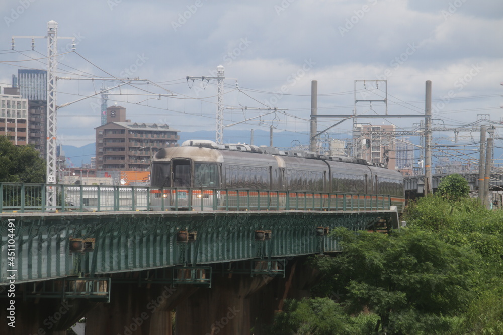 関西本線のキハ75系快速みえ