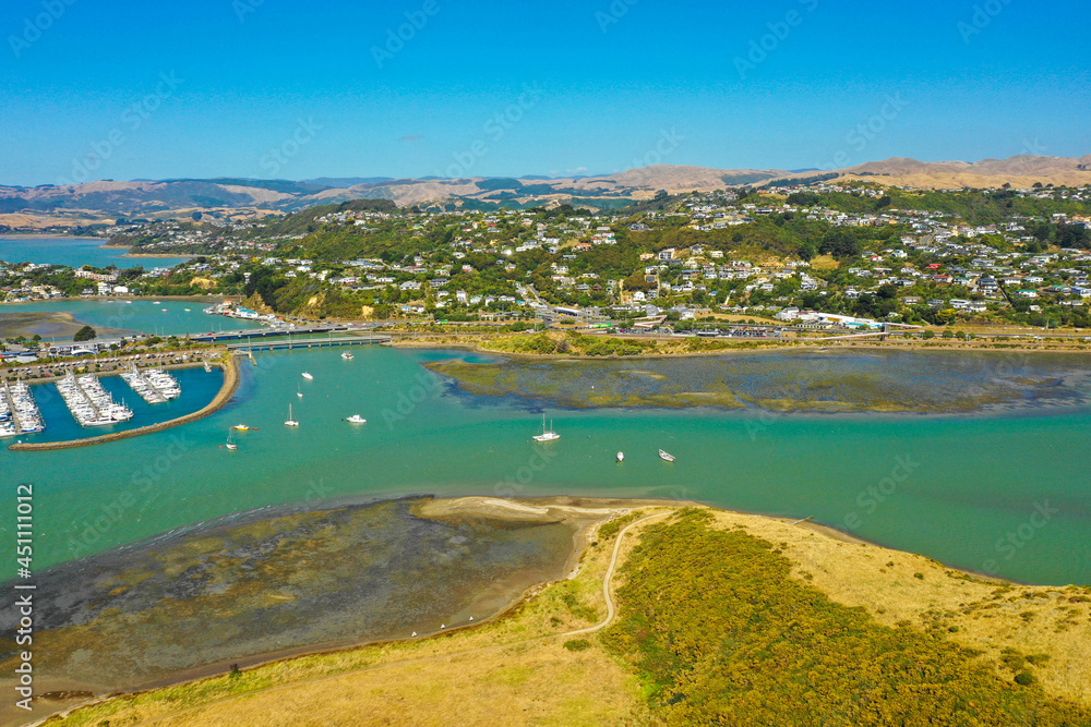 Fototapeta premium ニュージーランドのウェリントンの草原をドローンで撮影した写真 Scenery of sightseeing in Auckland, New Zealand.
